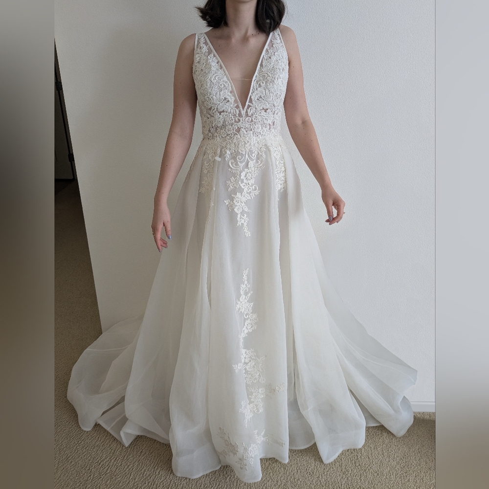 Pronovias Yorvin Wedding Gown - Picture 1 of 6